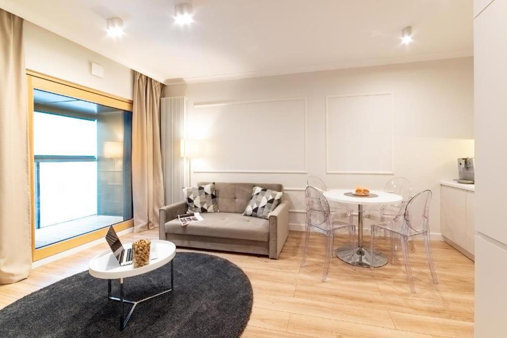 Mennica Residence Luxury Location Варшава Экстерьер фото